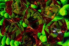 UR-2022-10-08-Macro-rote-Glasstuecke